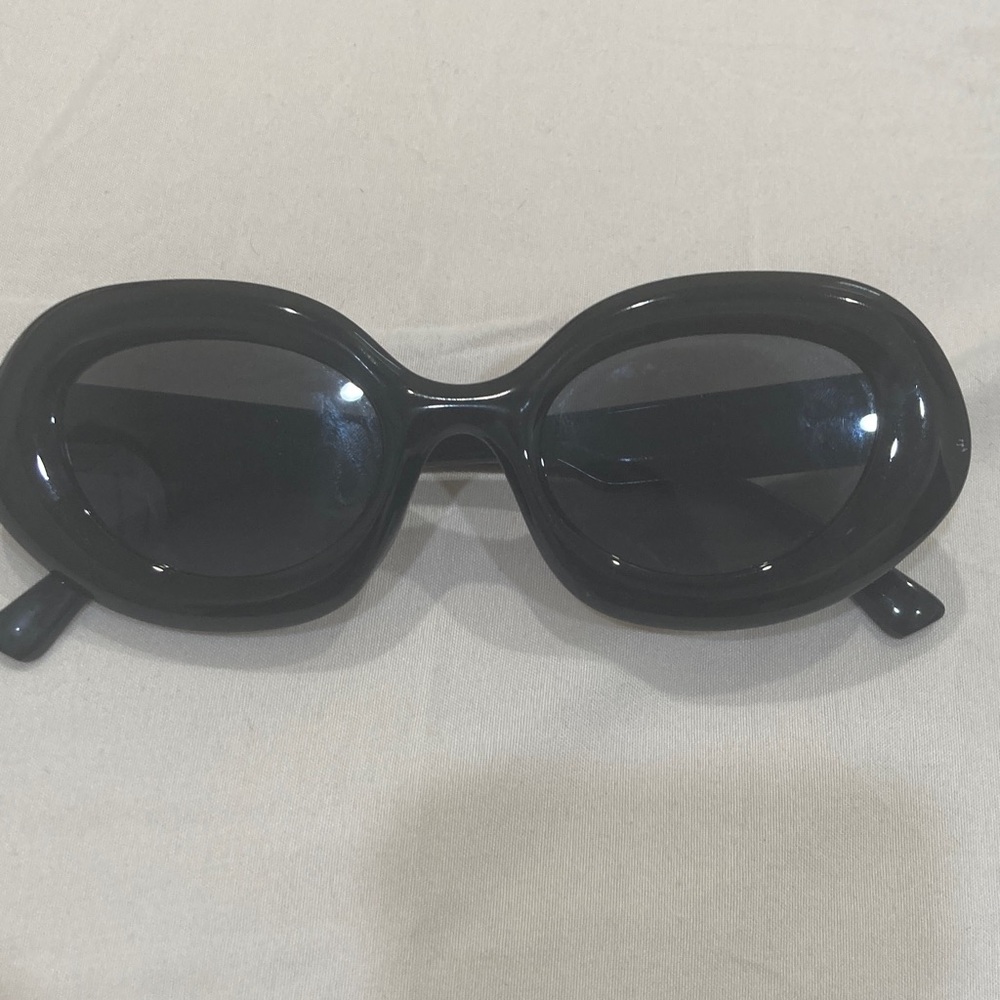 Women’s Black Oversized Oval Sunglasses - Picture 6 of 16